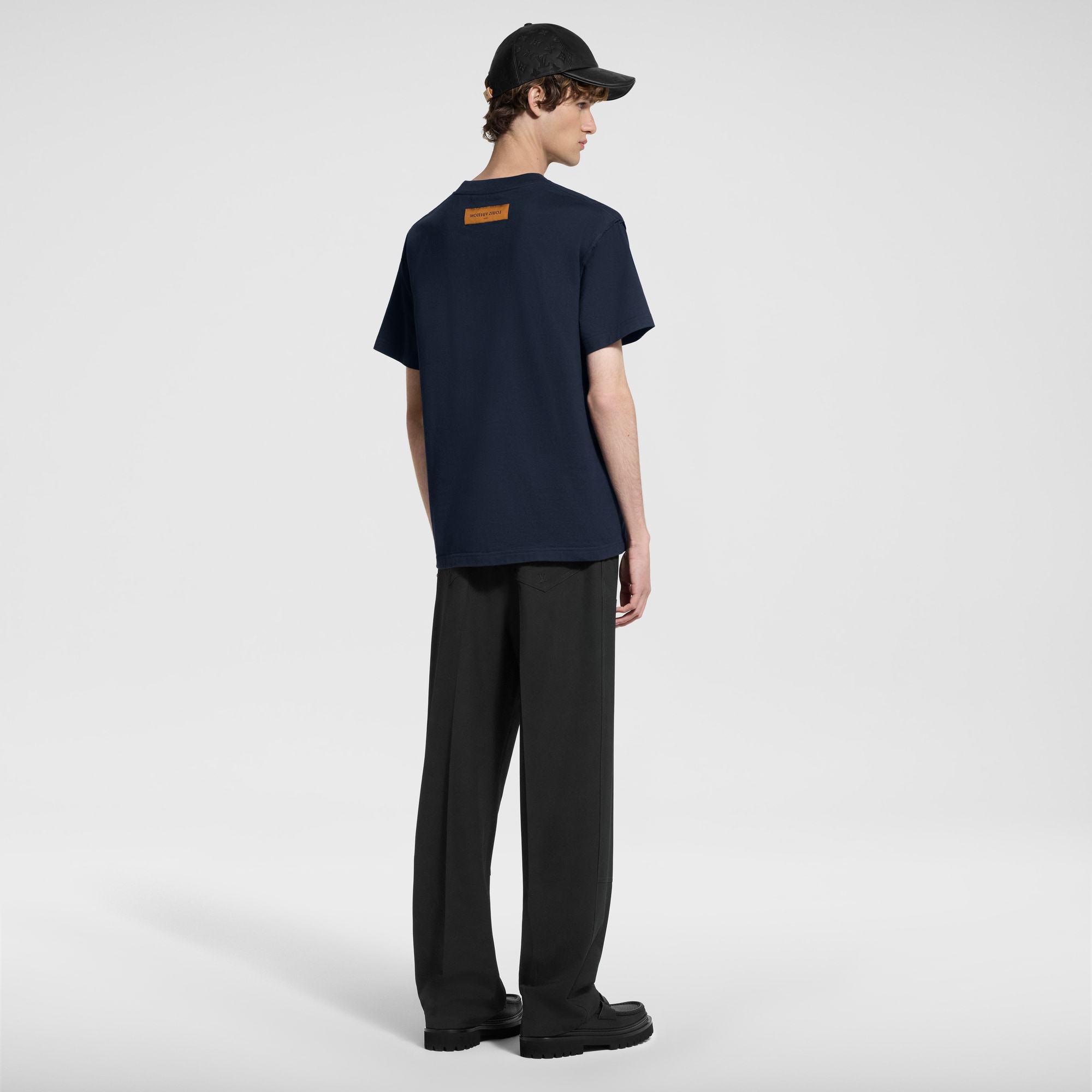 Embossed LV T-Shirt - Ready-to-Wear 1AGIIY | LOUIS VUITTON